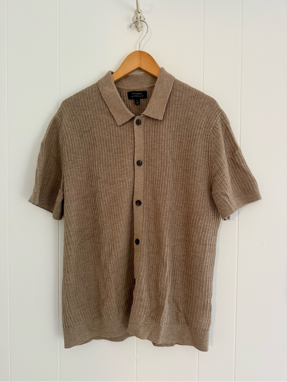 Banana Republic Taupe Ribbed Short-Sleeve Button-Down Shirt